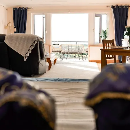 Spacious Sea-view Apt. Overlooking St Ives Bay Apartamento *