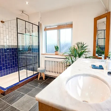 Spacious Sea-view Apt. Overlooking St Ives Bay * Gwithian